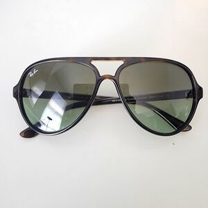 Like New! Ray-Ban Aviator Sunglasses RB4125